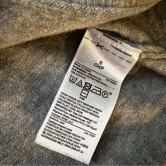 GAP Merino Wool Sweater with cutout shoulders & bell sleeves - Picture 2 of 4